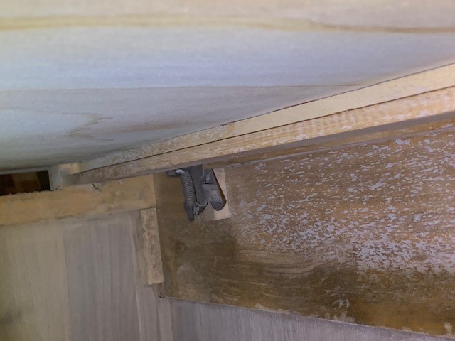 MIDDLE DRAWER LOCKING TRIGGER.jpg