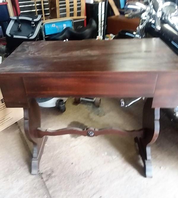 MOM FURNITURE DESK PIXIE 1AA.jpg