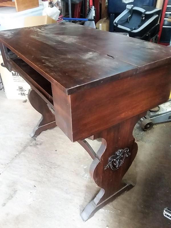 MOM FURNITURE DESK PIXIE 1AAA.jpg