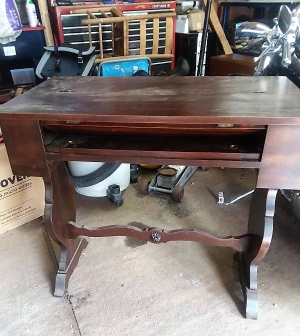 MOM FURNITURE DESK PIXIE 1BAAA.jpg
