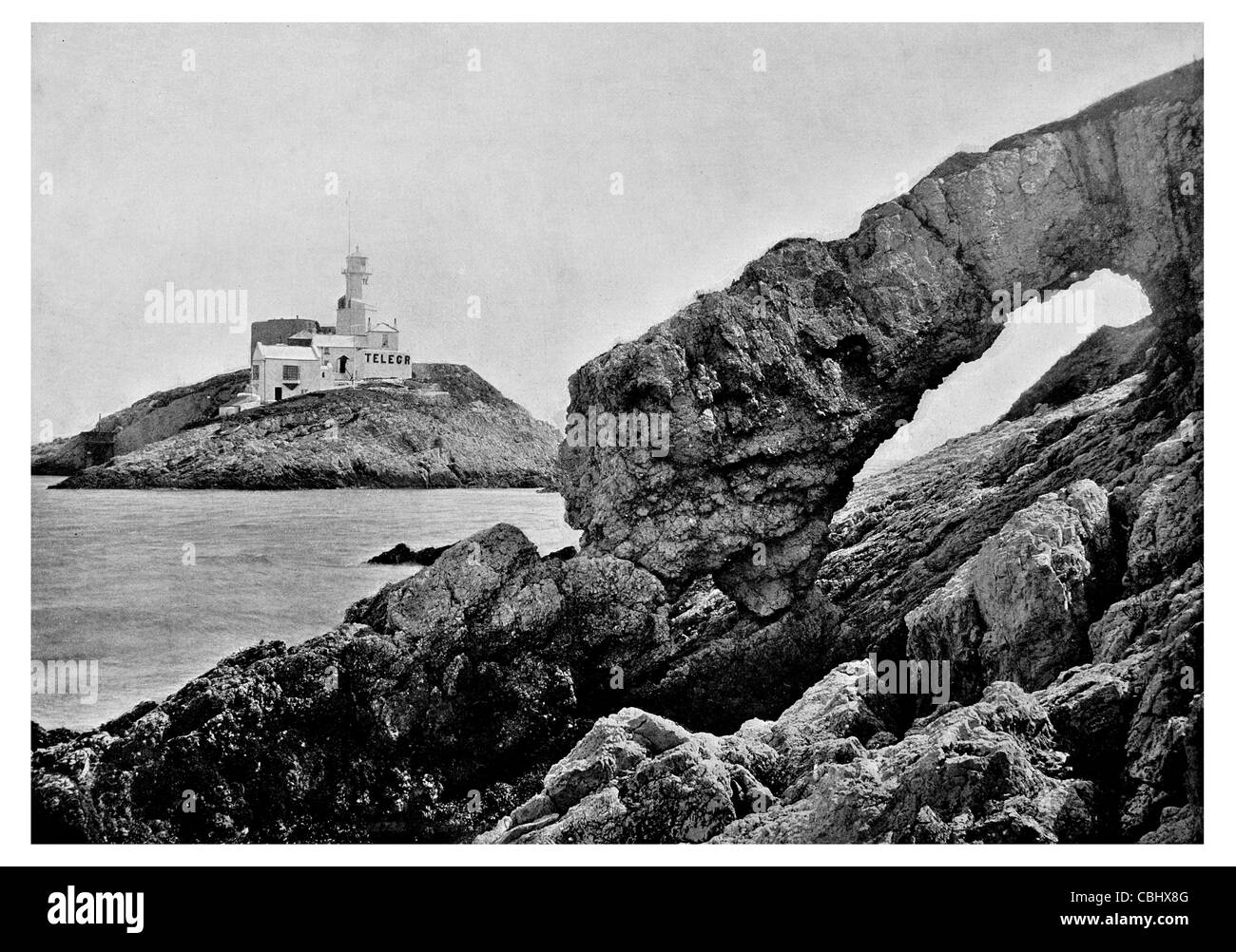 mumbles-lighthouse-island-head-swansea-bay-lifeboat-station-landmark-CBHX8G.jpg