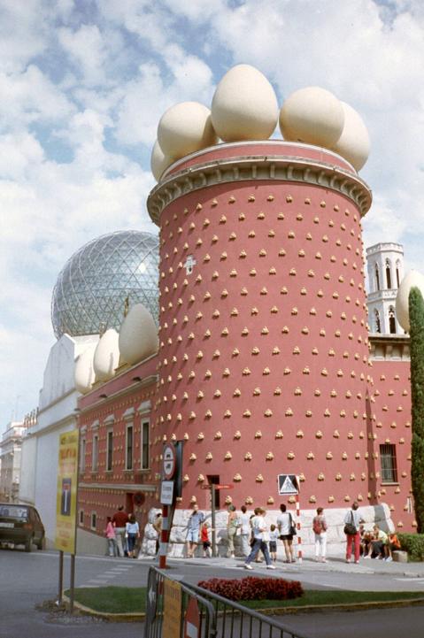 Musée_Salvador_Dali_Figueres.jpg
