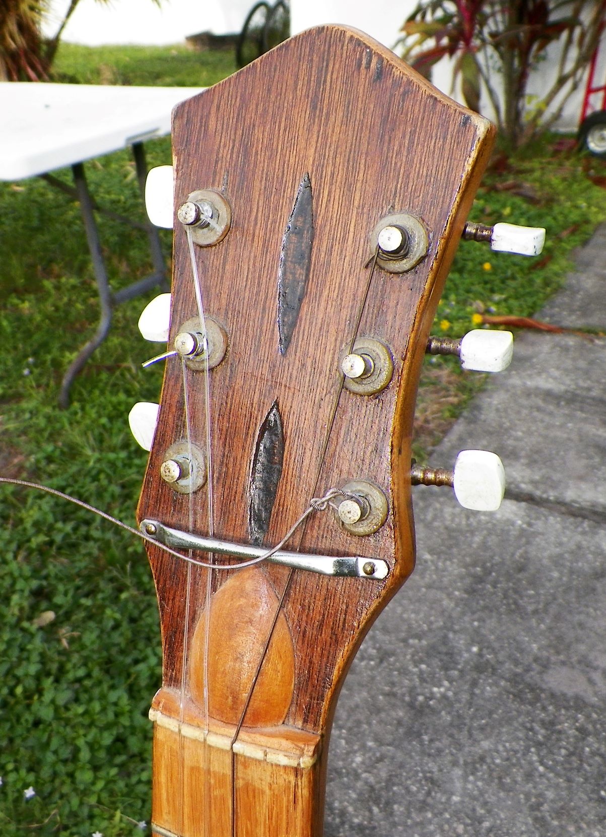 ANY INFO ON HANDMADE WOOD ACOUSTIC GUITAR Antiques Board