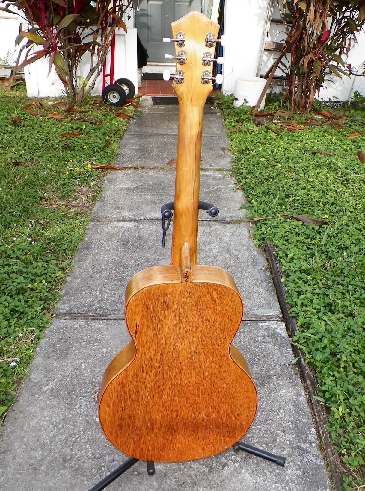 ANY INFO ON HANDMADE WOOD ACOUSTIC GUITAR Antiques Board