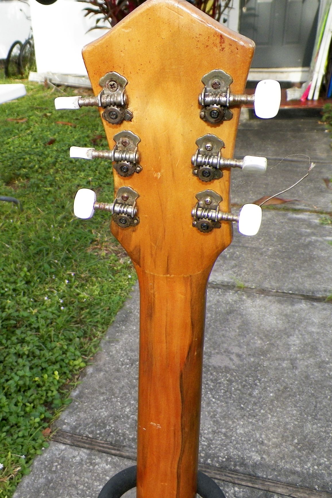 ANY INFO ON HANDMADE WOOD ACOUSTIC GUITAR Antiques Board