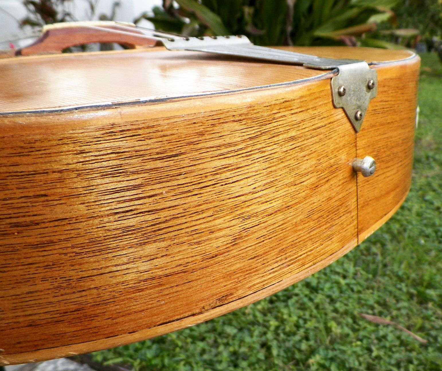 ANY INFO ON HANDMADE WOOD ACOUSTIC GUITAR Antiques Board