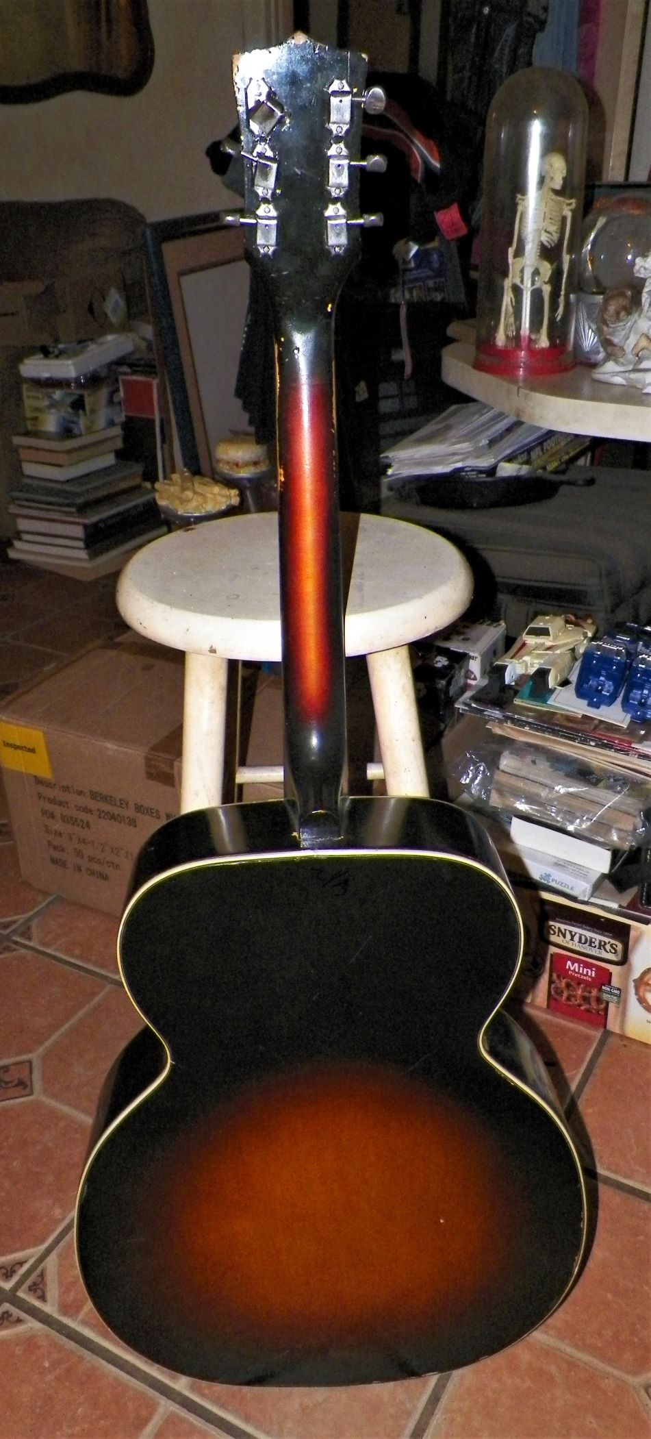 MUSIC GUITAR K LOGO 4AA.JPG