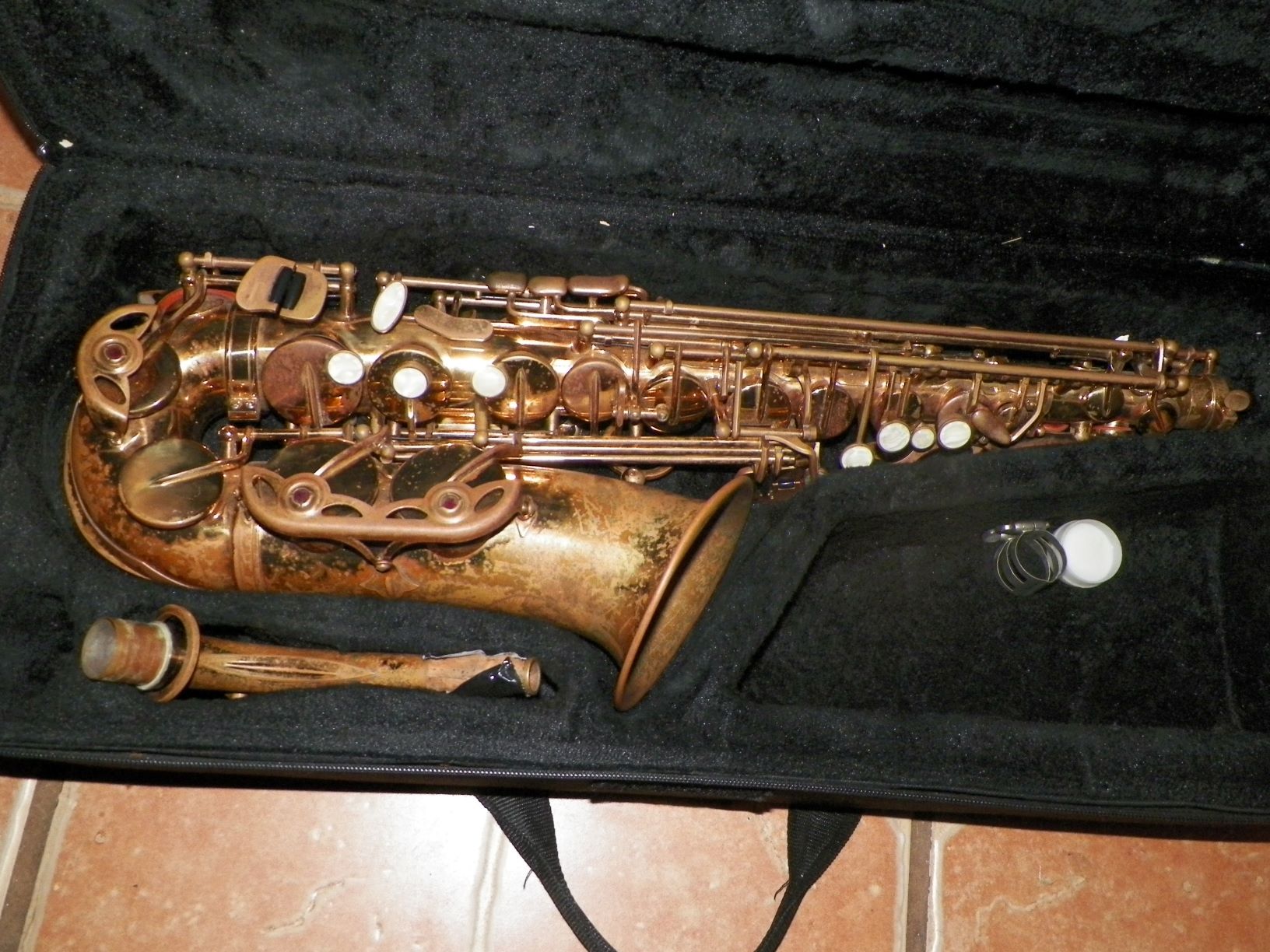 THRIFT STORE FIND HELP NAME VINTAGE/ANTIQUE SAXOPHONE? Antiques Board
