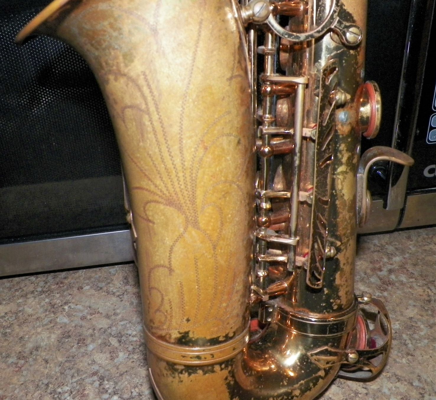 THRIFT STORE FIND HELP NAME VINTAGE/ANTIQUE SAXOPHONE? Antiques Board