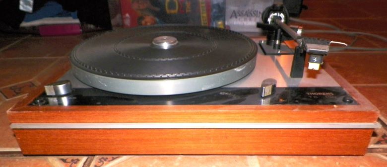 MUSIC TURNTABLE THORENS 1A_AA resized.JPG