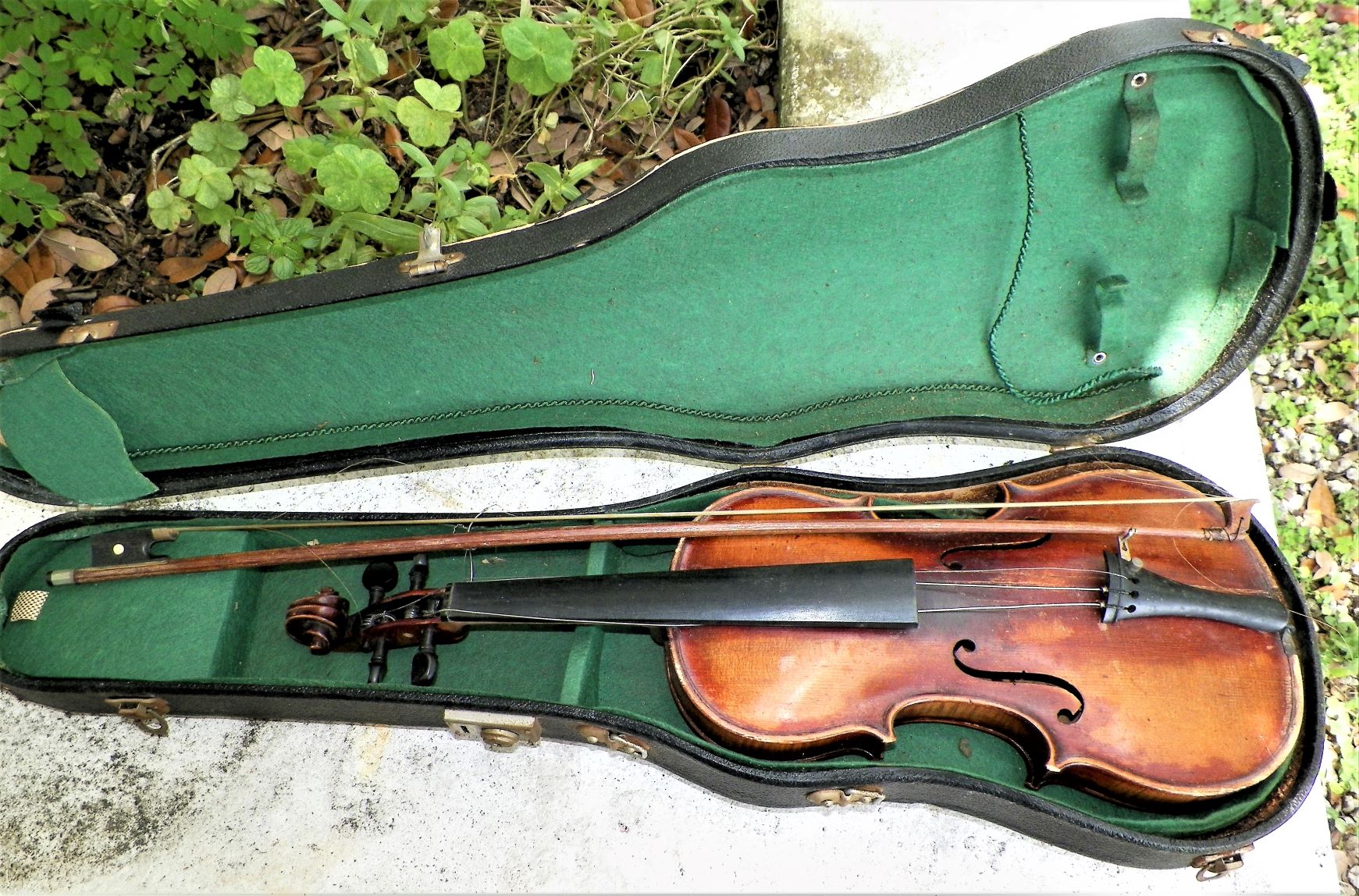 MUSIC VIOLIN WITH CASE 1AA.JPG