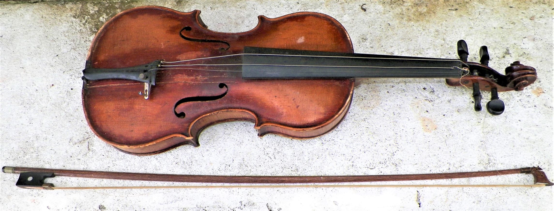 MUSIC VIOLIN WITH CASE 2AA.JPG