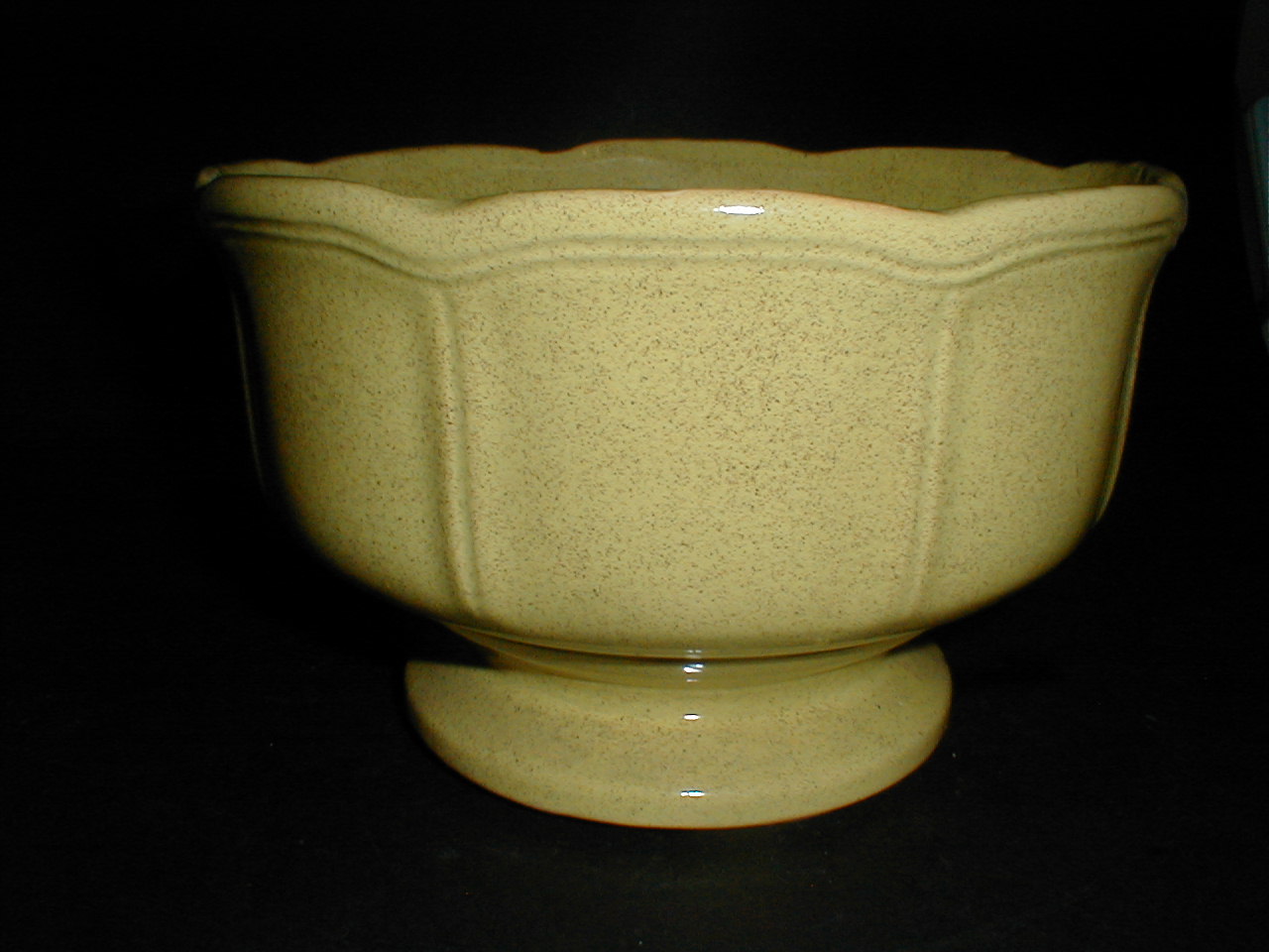 mustard gold yellow speckled round pedestal planter w wedges  october 11 2018 021.JPG