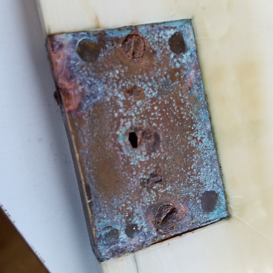 Najina Ivory Box3.jpg