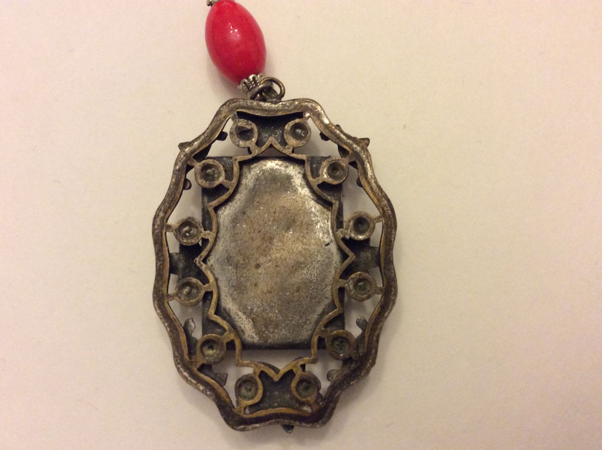Necklace red focal verso_2.jpg