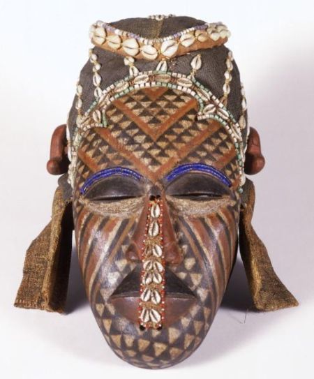 Ngaady a Mwaash mask Liverpool Museum before 1966.jpg