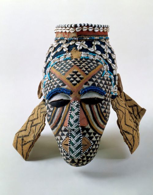 Ngaady a Mwaash mask Peabody 1880 - small.jpg