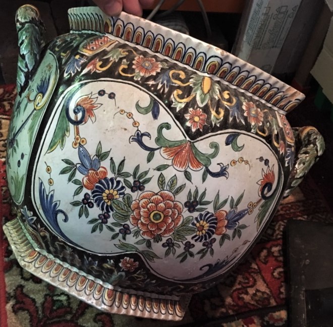 no ID planter pot.jpeg