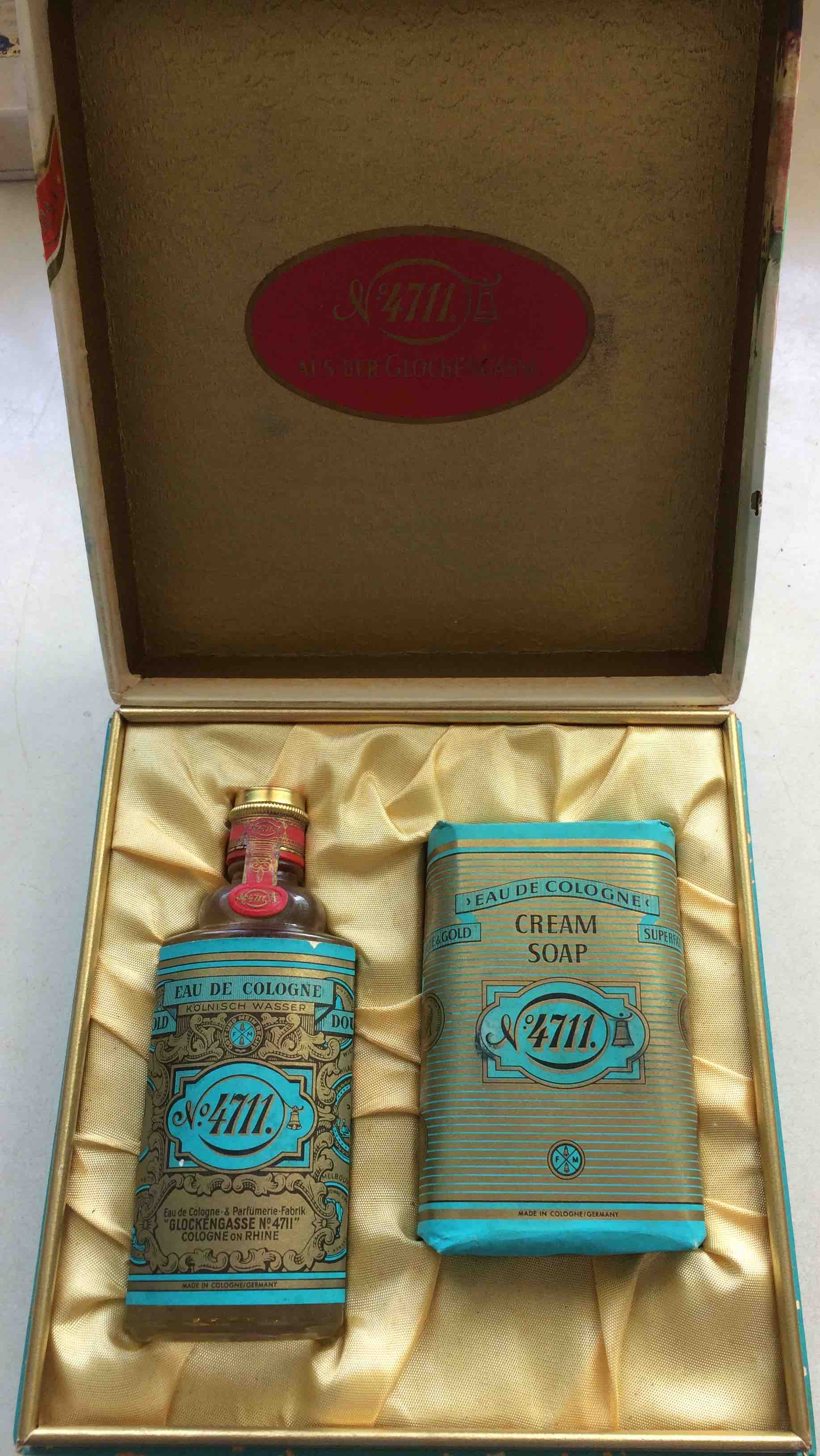 No4711 inside copy.jpg