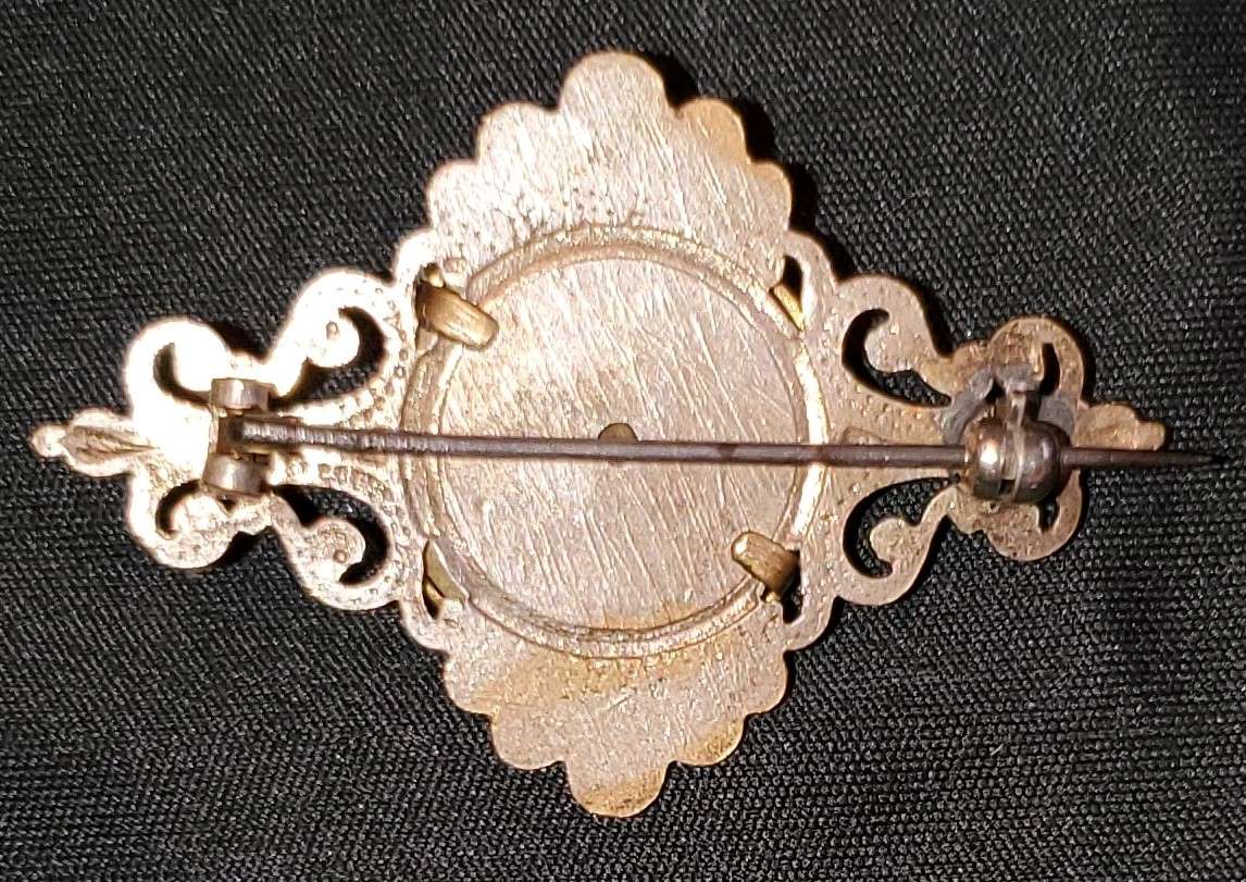 Old brooch red.jpg