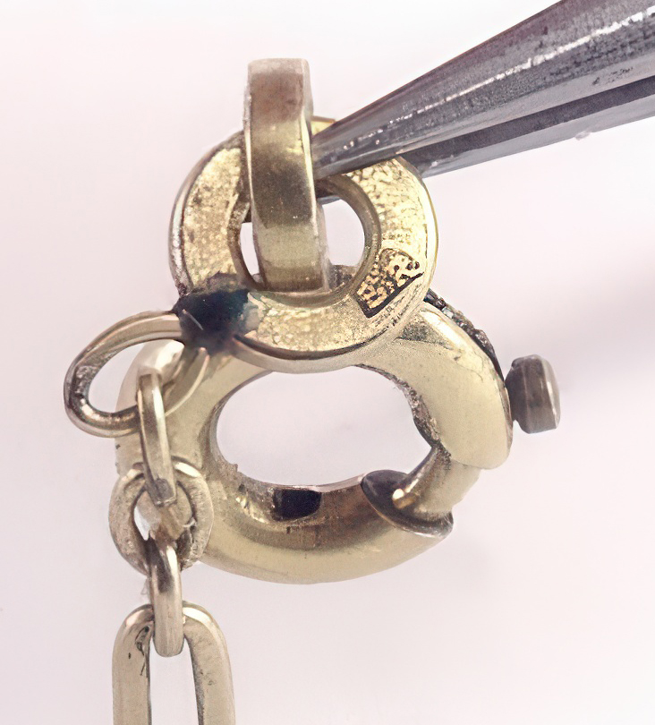 Oria3_Tricolor_deco_necklace_5-gigapixel-low resolution v2-3x.jpg