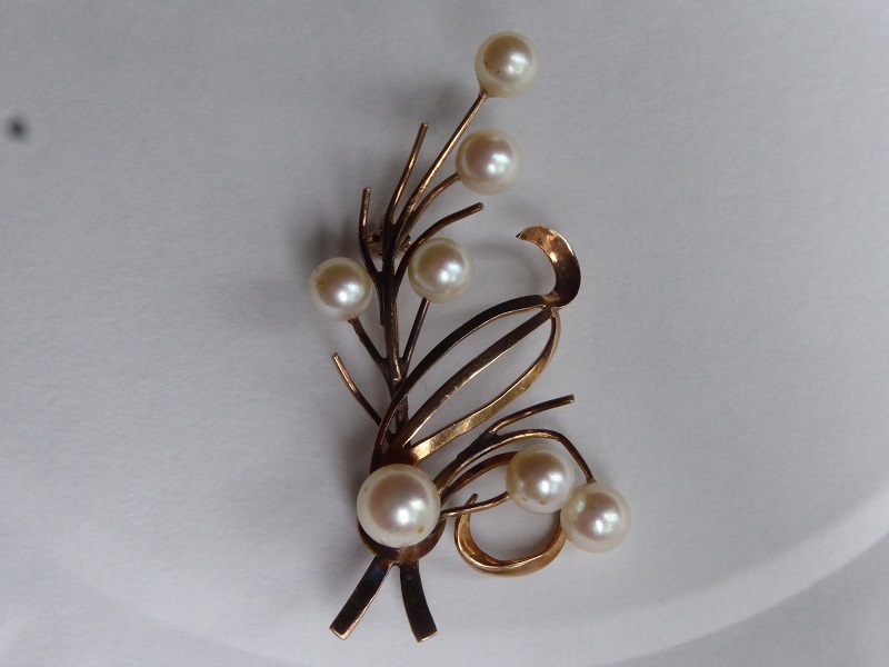 14K Gold Pin with Pearls | Antiques Board