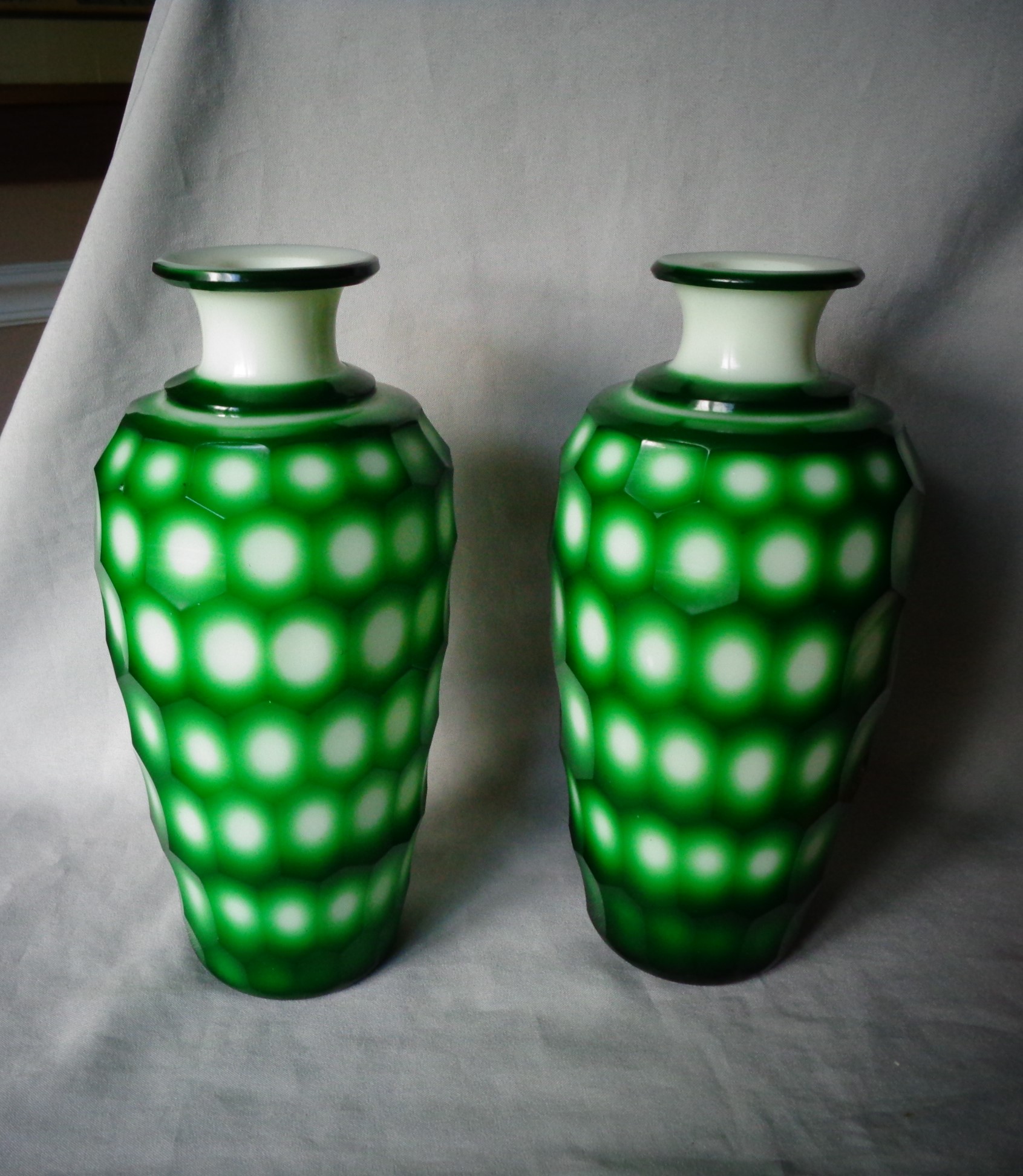 pair green vases 007.JPG