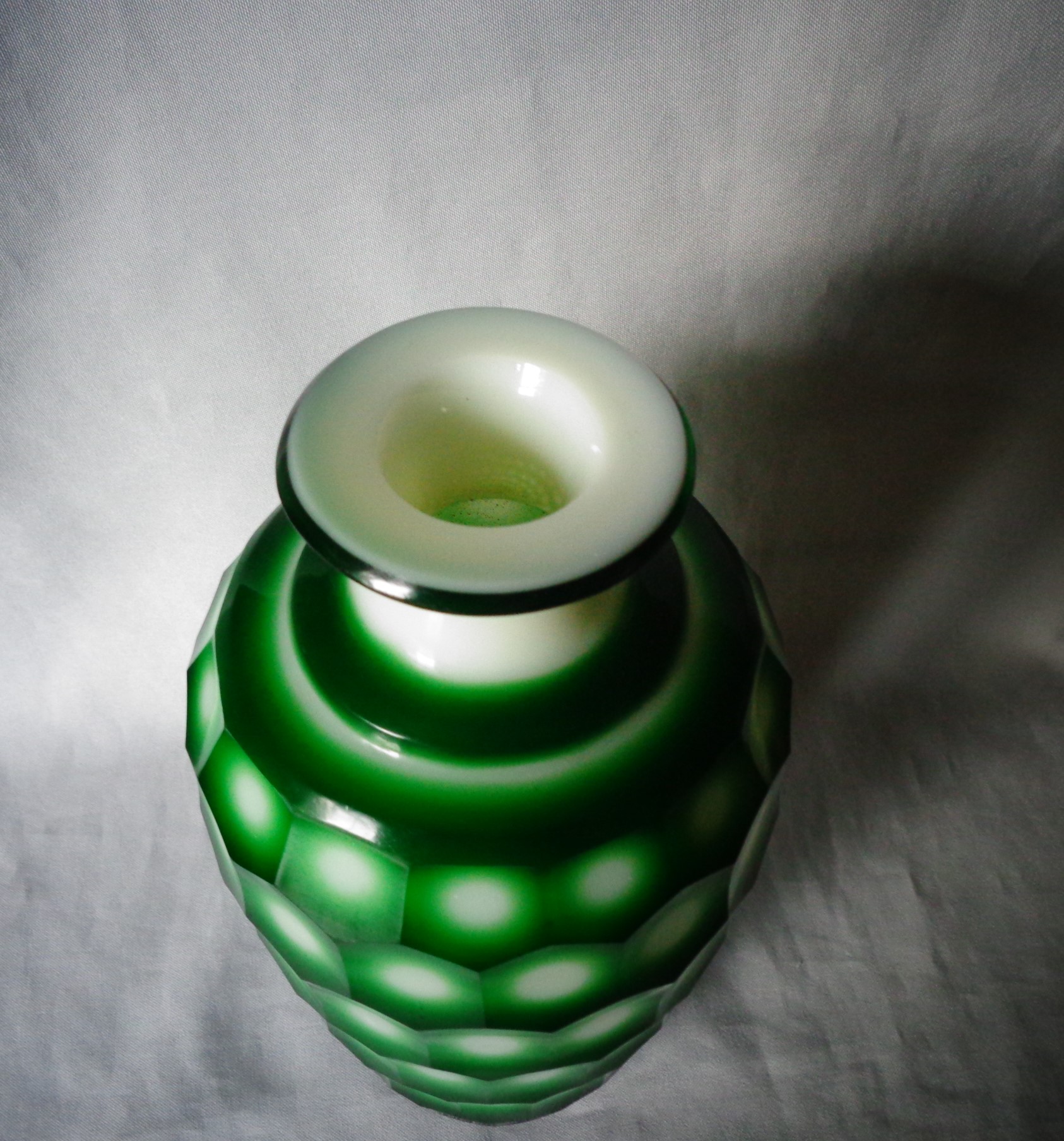 pair green vases 009.JPG