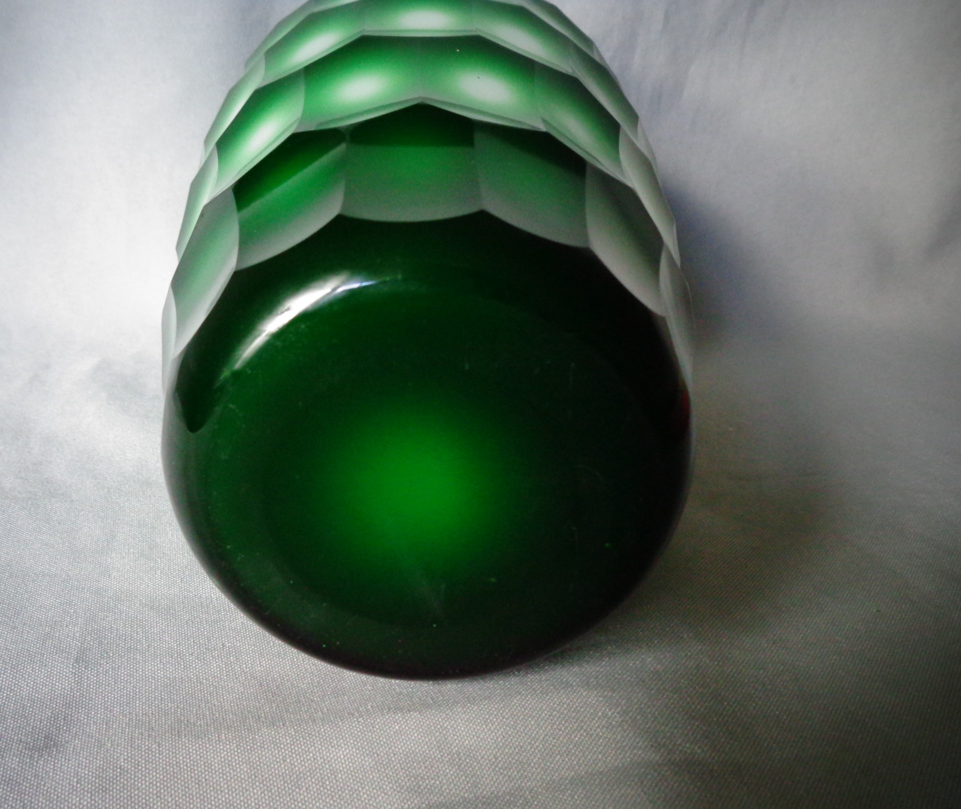 pair green vases 010.JPG