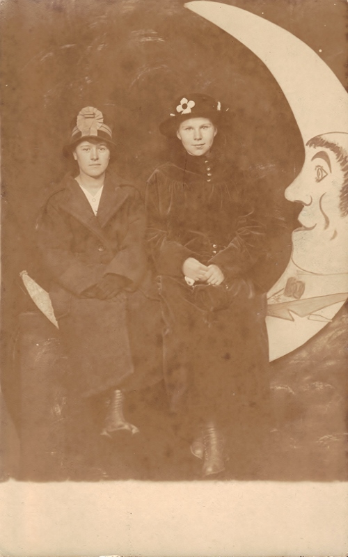 Paper moon pc2 (500x800).jpg