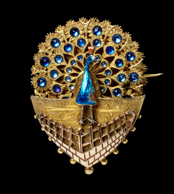 peacockbrooch 1.jpg