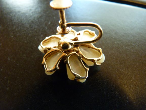 pearl screw ear back.JPG