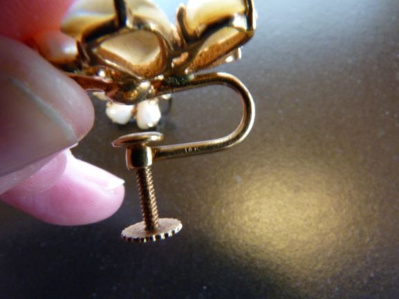 pearl screw ear mark.JPG