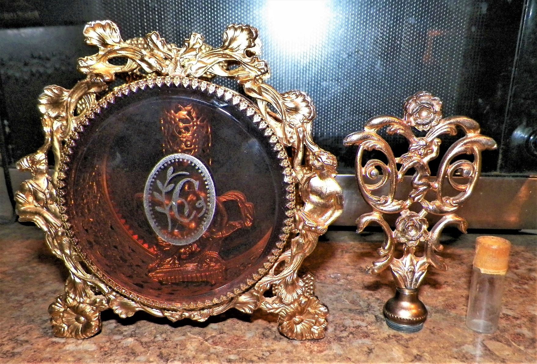 PERFUME BOTTLE FILLIGREE ORMOLU 2AaA reduced.JPG