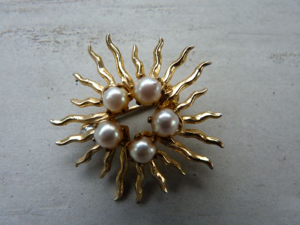 pin front close.JPG