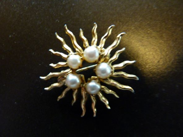 pin with pearls 2.JPG