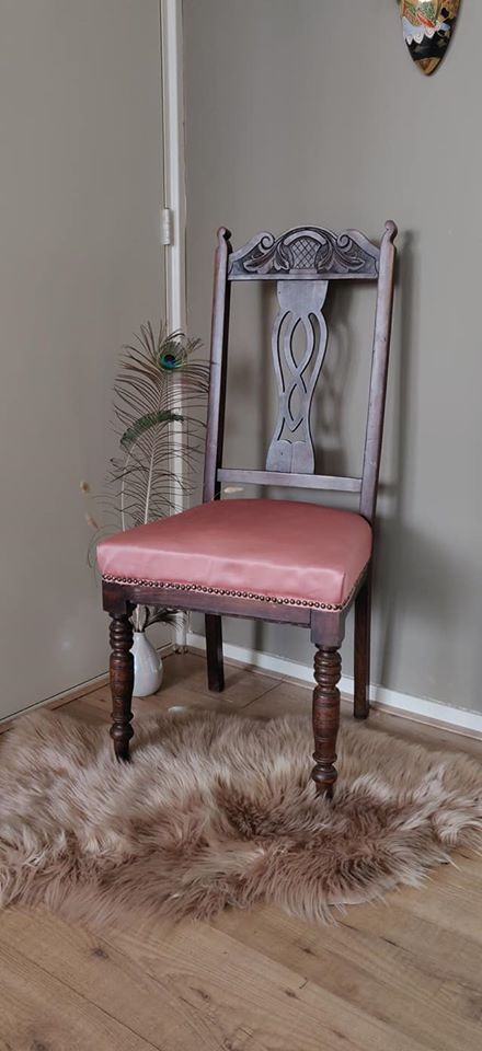 pink chair F4.jpg