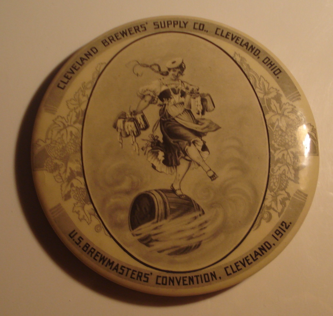 Pocket Mirror Cleveland Brewmasters Convention 1912.JPG