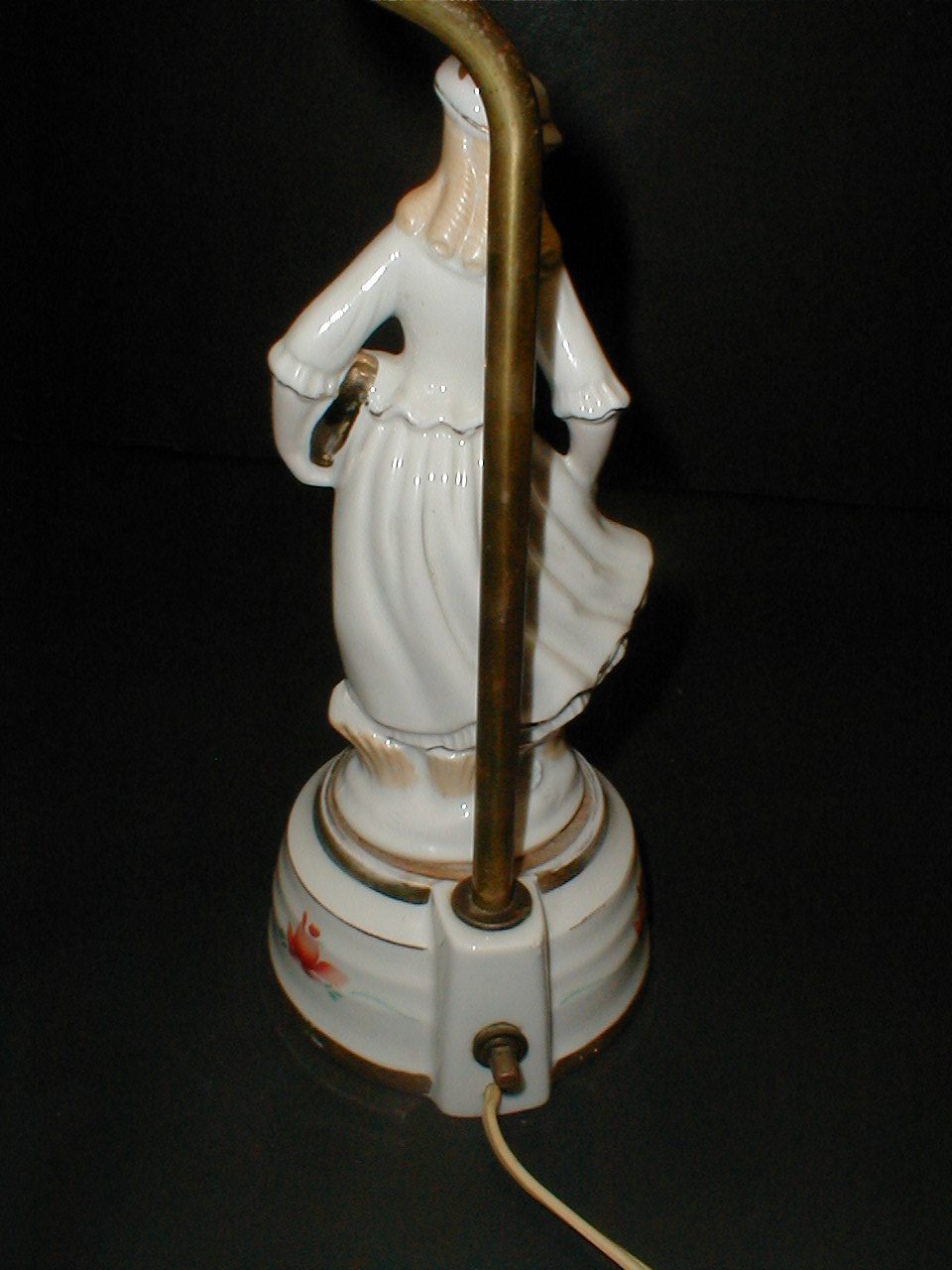Porcelain French Peasant Woman Lady Table Lamp _Works Fine september 10 2018 002.JPG