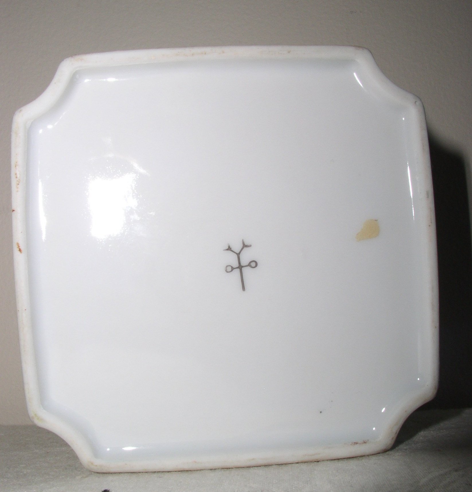 porcelainboxmark.JPG