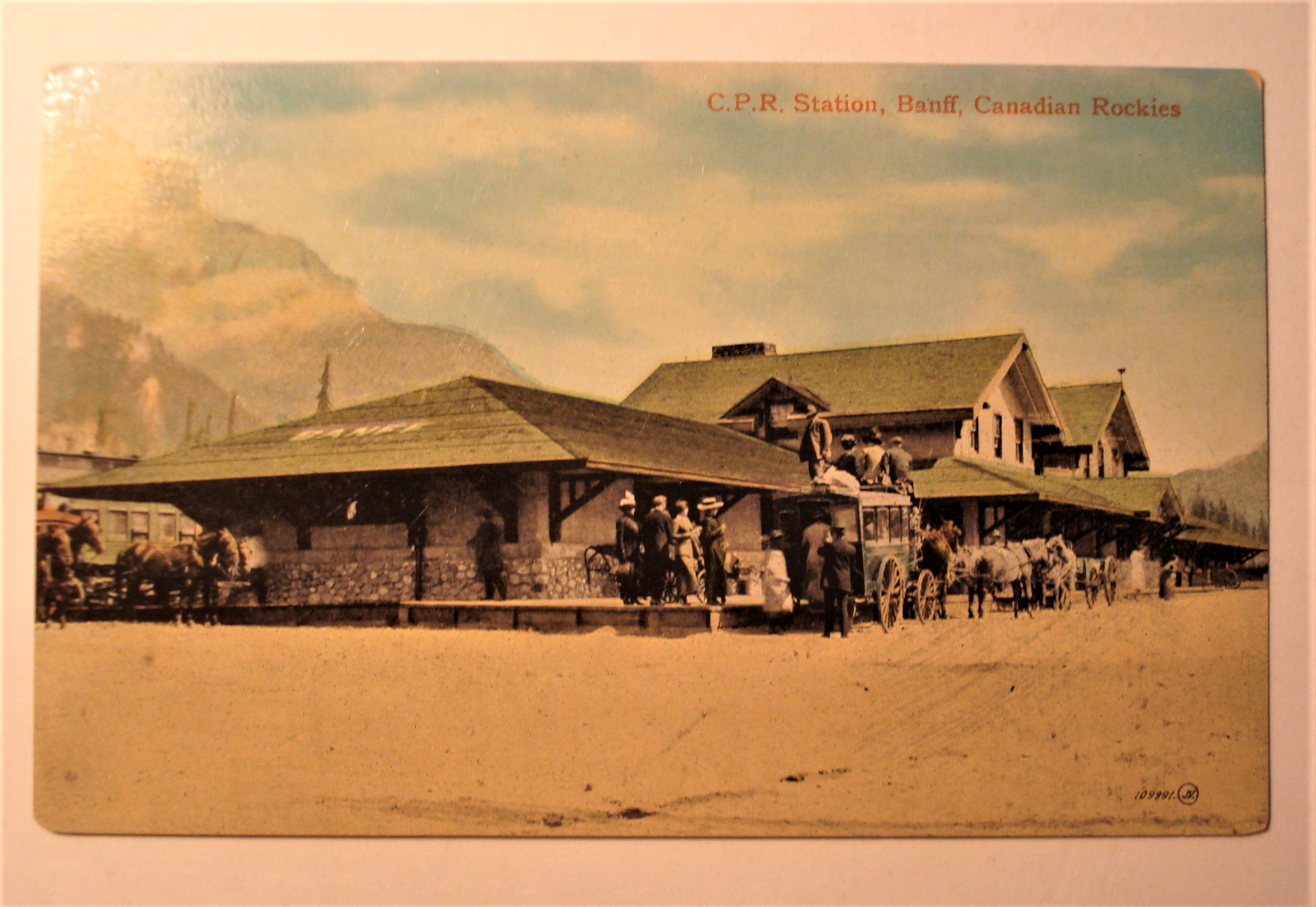 POSTCARD CPR STATION BANFF CANADA.jpg