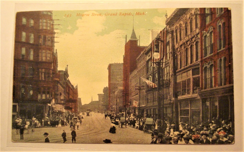 postcard grand rapids mich monroe 1.jpg