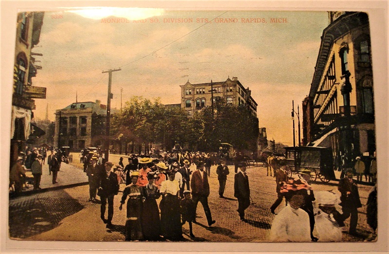postcard grand rapids mich monroe 2.jpg