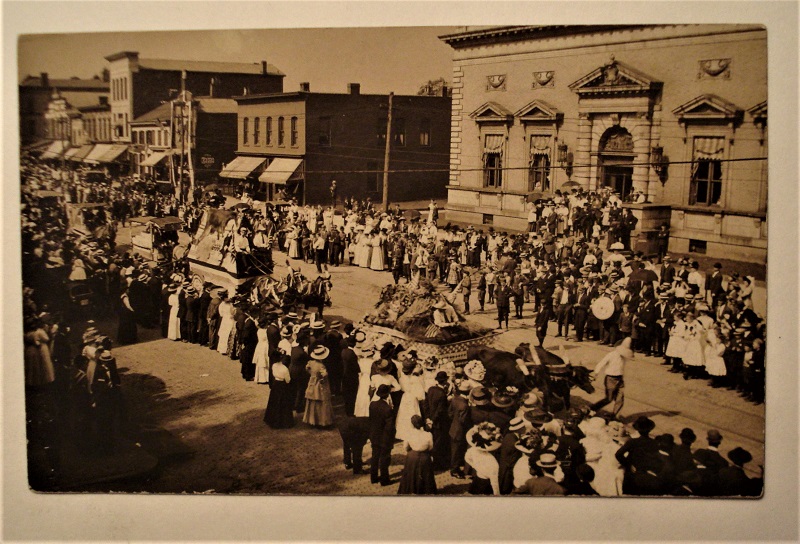 postcard parade floats pennsylvania town.jpg