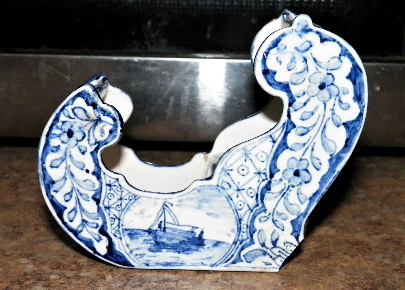 POTTERY DELFT SLEIGH 1AAA.JPG
