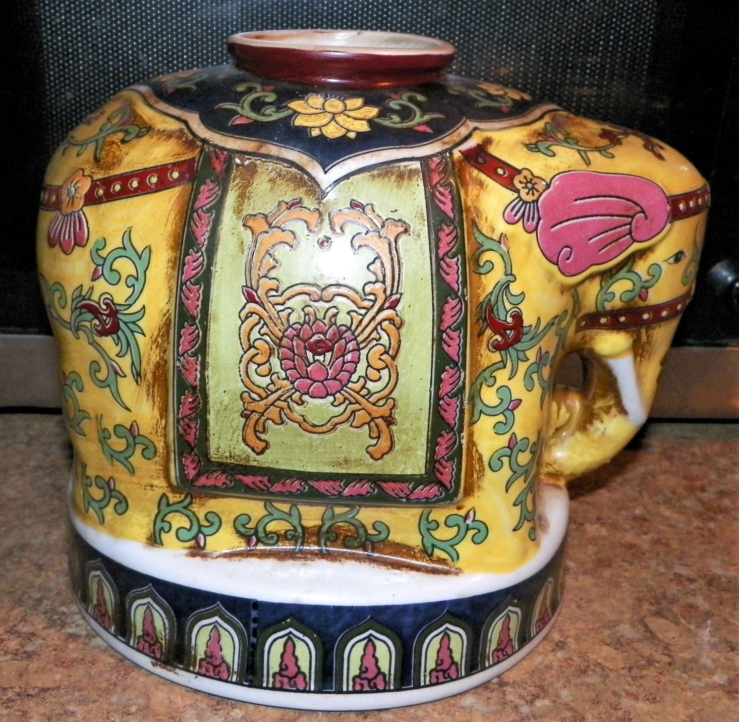 POTTERY ELEPHANT VASE 1AA.JPG