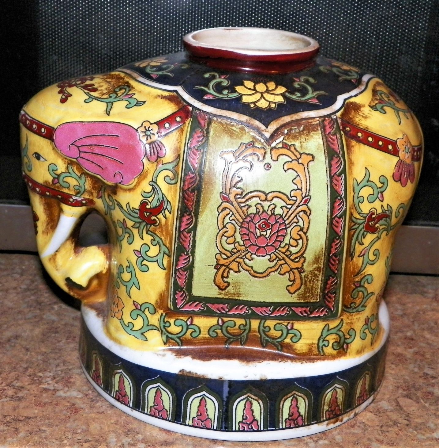 POTTERY ELEPHANT VASE 2AA.JPG