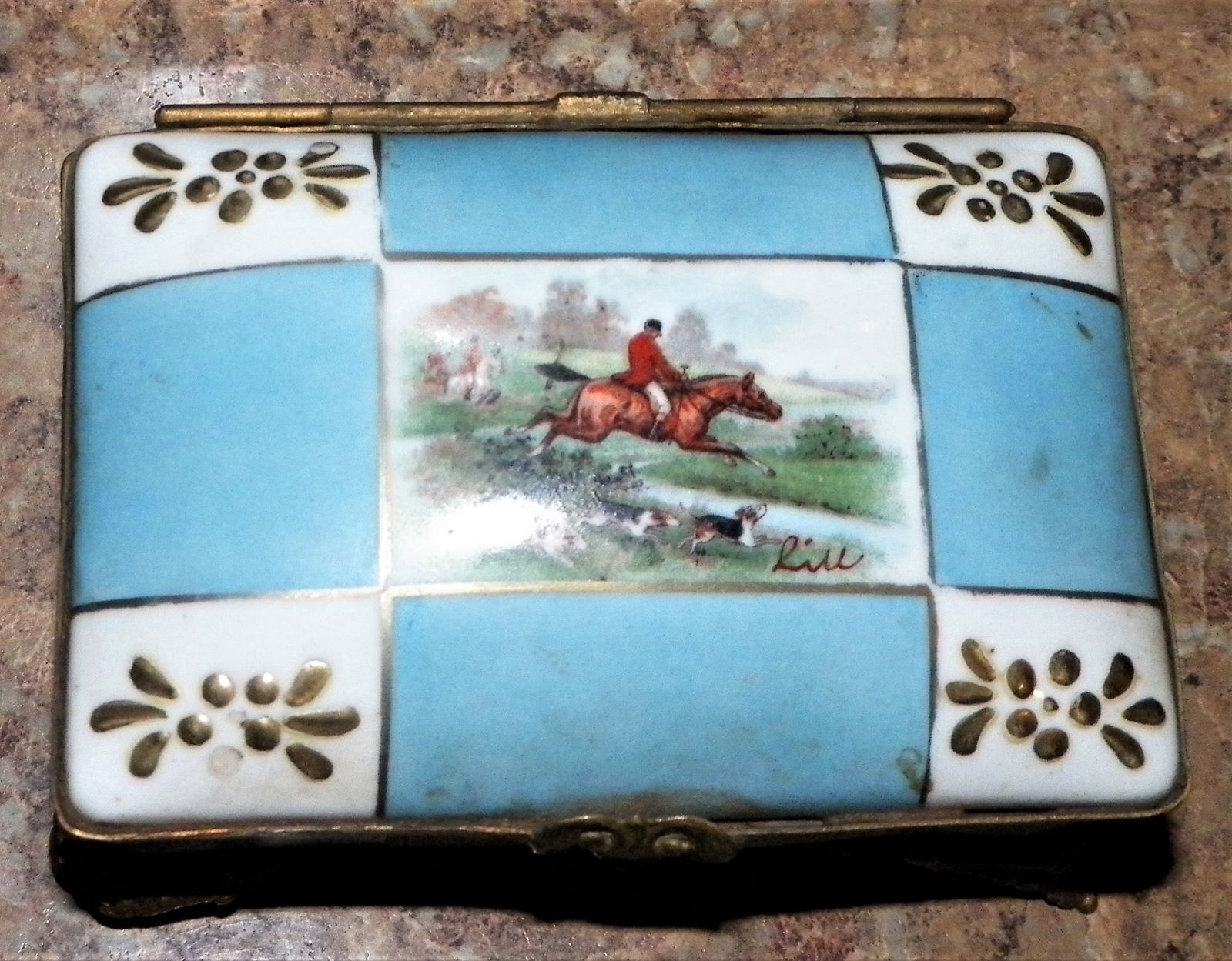 POTTERY MOM JEWELRY BOX CZECHOSLOVAKIA JBH 2AA.JPG