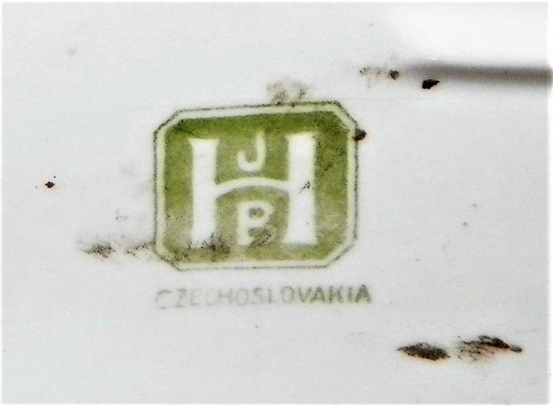 POTTERY MOM JEWELRY BOX CZECHOSLOVAKIA JBH 3AAA.JPG
