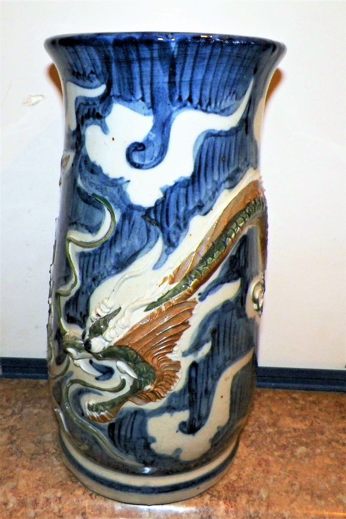 POTTERY VASE DRAGON 1AA.JPG
